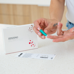 Zinzino BalanceTest - Pro Gezond _wf_cus, checklist-Gebruiksvriendelijk en binnen 1 minuut klaar, checklist-Meet op 11 vetzuren door middel van een Dry Blood  Spot test, checklist-Simpele doe-het-zelf-test om uw omega 6:3 verhouding te meten, checklist-Uw resultaten worden anoniem teruggestuurd middels een unieke code